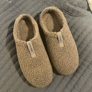 Cute Bombas fuzzy slippers